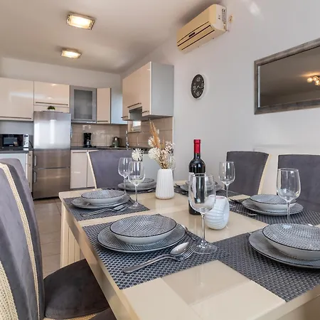 Apartament With Parking Space - 21795 *